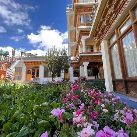 New Moon Guest House Leh Exterior foto