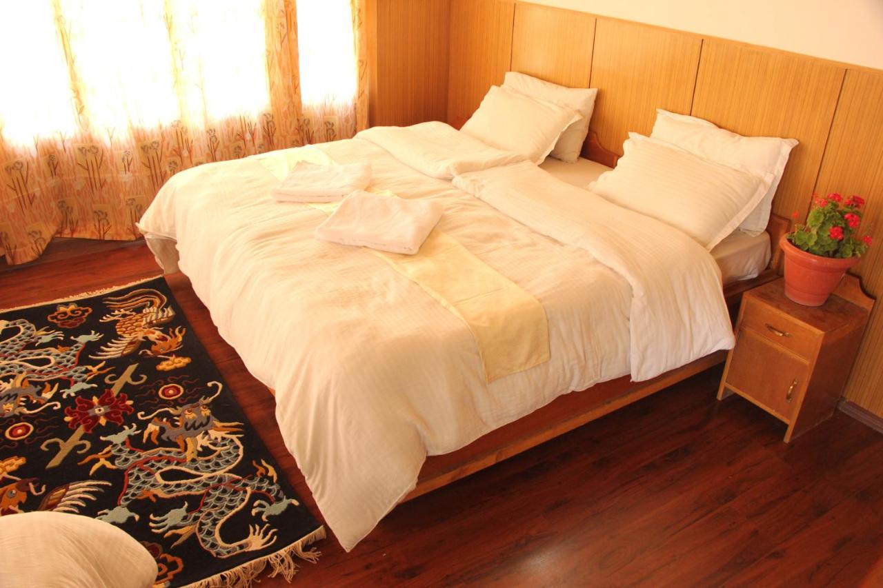 New Moon Guest House Leh Exterior foto