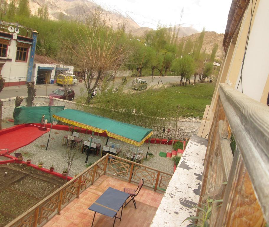 New Moon Guest House Leh Exterior foto