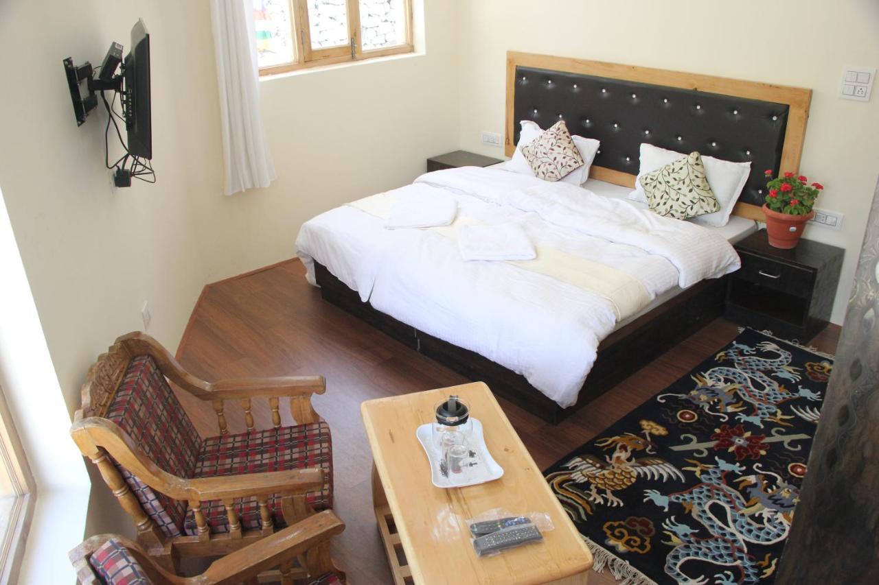 New Moon Guest House Leh Exterior foto
