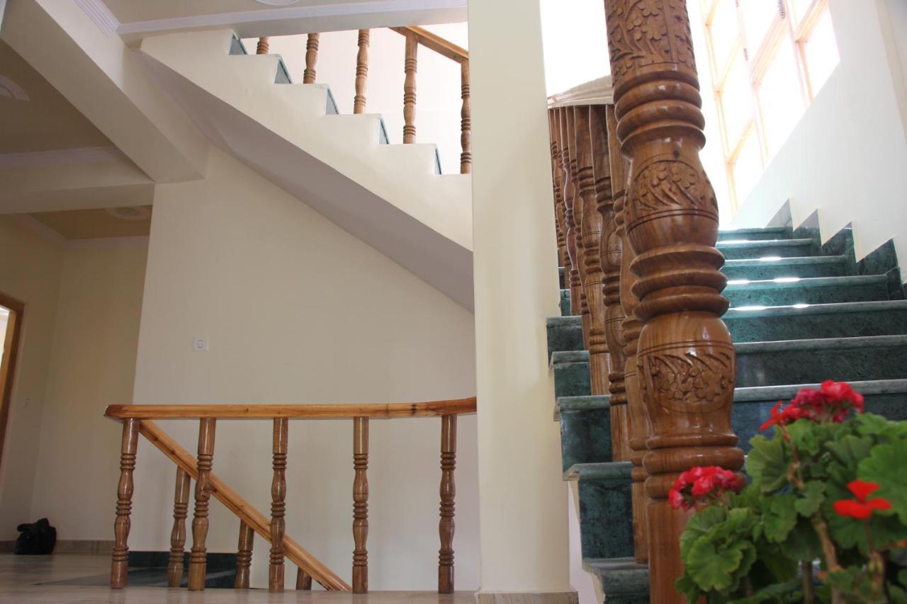 New Moon Guest House Leh Exterior foto