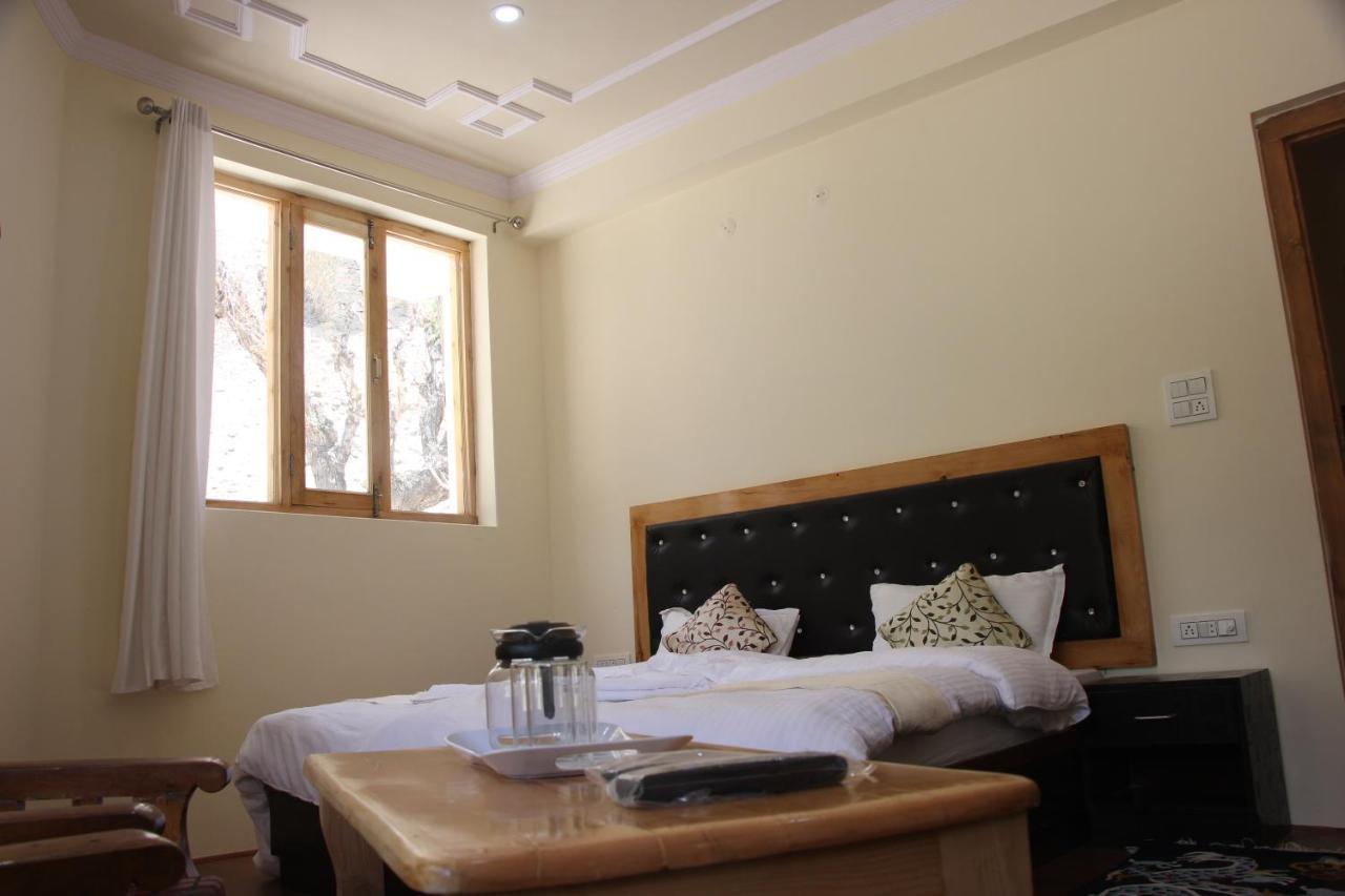 New Moon Guest House Leh Exterior foto