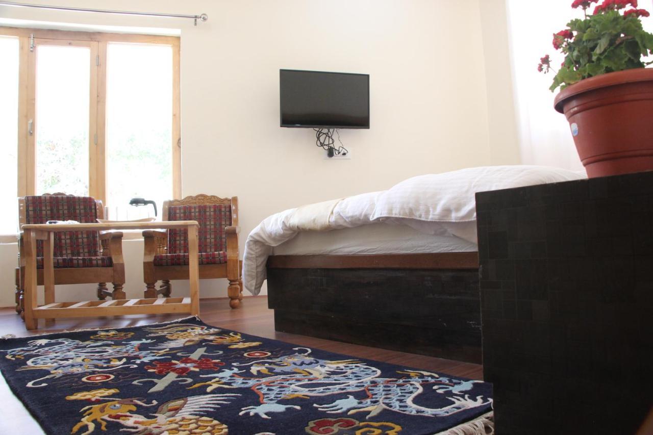 New Moon Guest House Leh Exterior foto